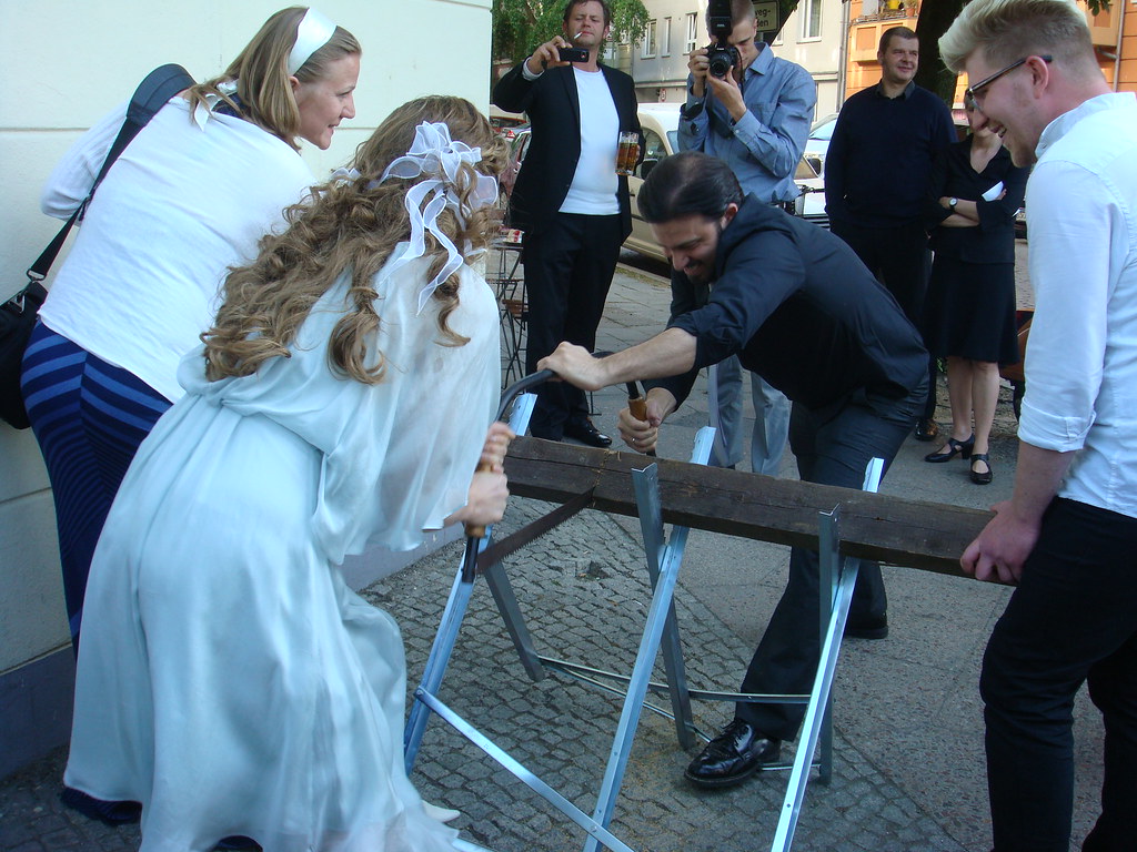 log cutting at wedding