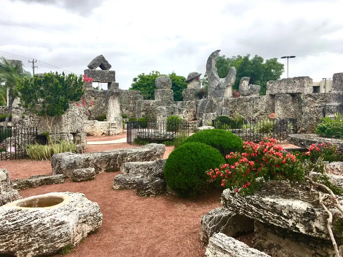 Coral Castle, Edward Leedskalnin, egyiptomi piramisok, építészet, Florida, kőműves, korallkastély, rejtély, történelem, usa